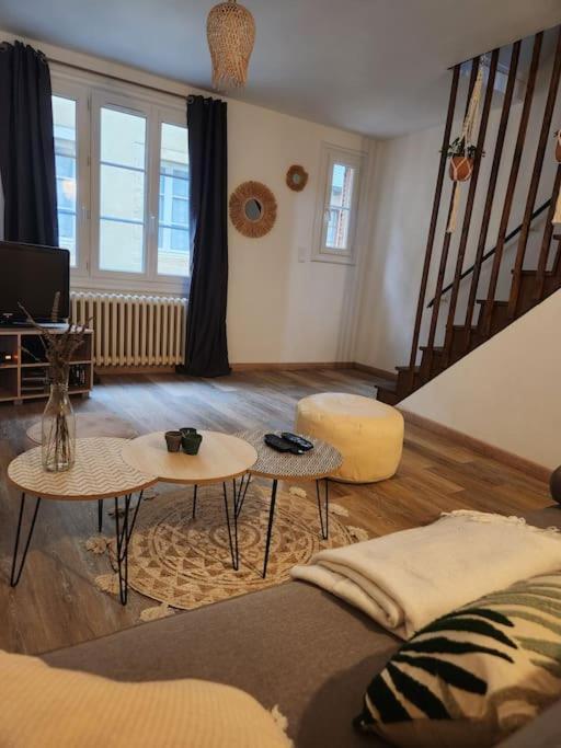 Marmoza - Maison Plein Coeur De Village Saint-Geniez-dʼOlt Dış mekan fotoğraf